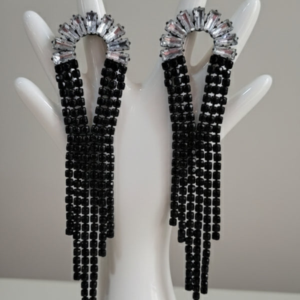 U-Shaped Black Chain Drop Earrings