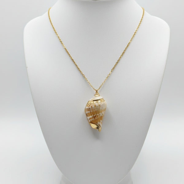 Shell Pendant Necklace